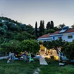 Vilă Karderina Cozy By The River Skopelos