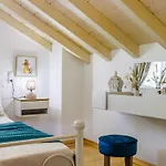 Karderina Cozy By The River *