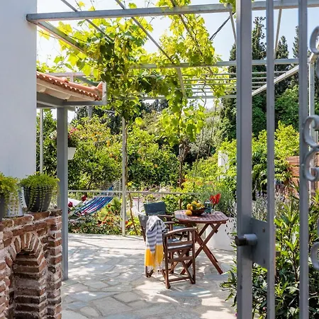 Villa Karderina Cozy By The River *