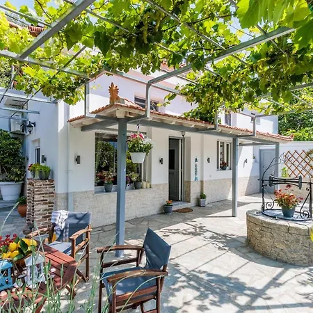 Karderina Cozy By The River *