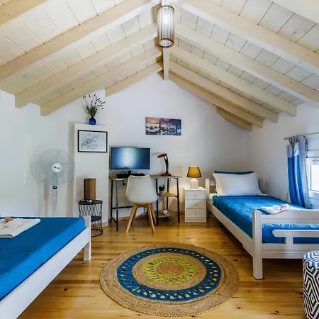 Vila Karderina Cozy By The River *