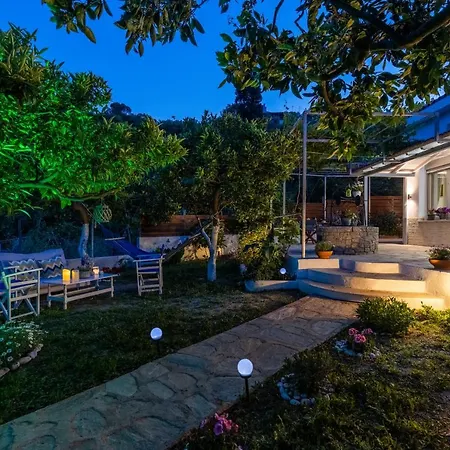 Vila Karderina Cozy By The River *
