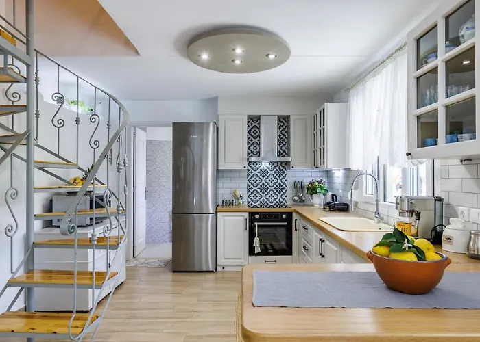 Karderina Cozy By The River Villa