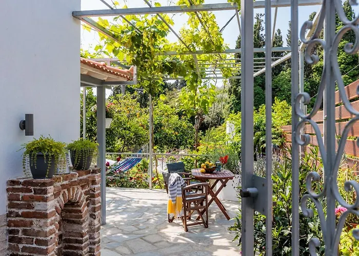 וילה Karderina Cozy By The River *